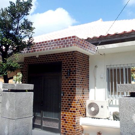 石垣島 一棟貸切りのお宿 ちゅら赤瓦 Ishigaki  Exterior photo